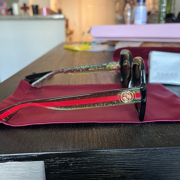 Women’s Gucci Sunglasses - Picture 2 of 4